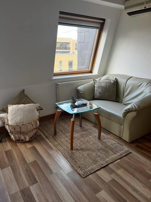 Quirky Studio Flat Selfcontained London Ngoại thất bức ảnh
