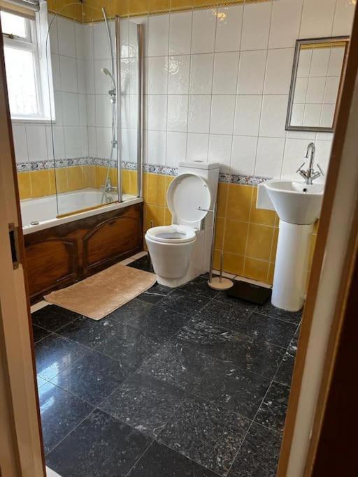 Quirky Studio Flat Selfcontained London Ngoại thất bức ảnh