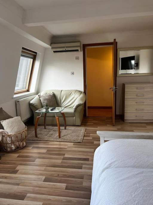 Quirky Studio Flat Selfcontained London Ngoại thất bức ảnh